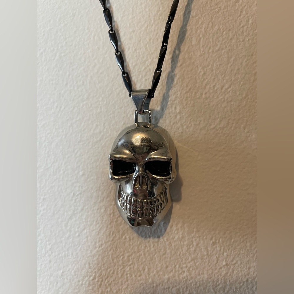 Biker babe skeleton punk grunge chain spooky Halloween 👻